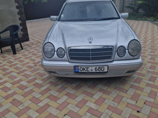 Mercedes E-Class foto 1