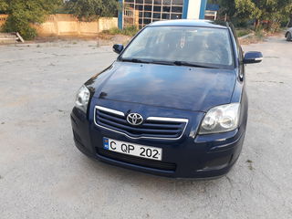 Toyota Avensis foto 1