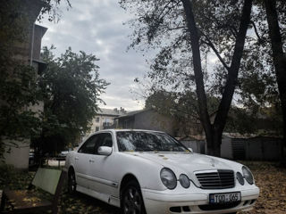 Mercedes E-Class foto 2