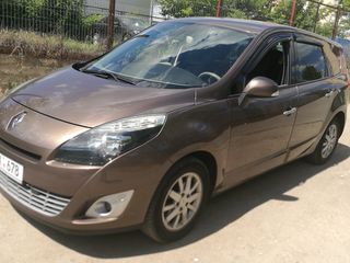 Renault Grand Scenic foto 1