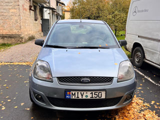 Ford Fiesta foto 4