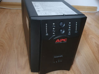 APC Smart-UPS 1500VA USB - x2