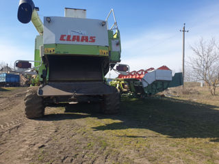 Se vinde combina Claas Lexion 480 foto 2