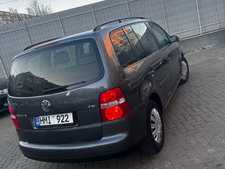 Volkswagen Touran foto 3