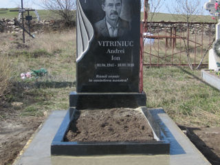 Monumente  din mozaica si granit, obiecte funerare (coroane, cruci, sicrie ) foto 2