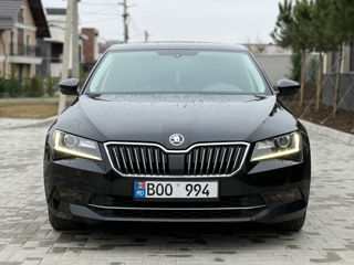 Skoda Superb foto 2