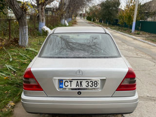 Mercedes C-Class foto 4