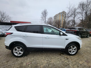 Ford Kuga foto 2