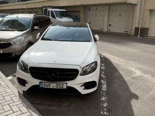 Mercedes E-Class foto 1