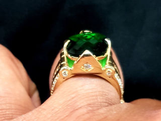Золотой перстень с зелёным камнем (10,2 грам)