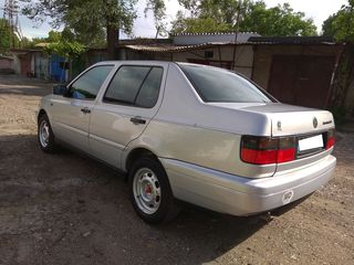 Volkswagen Vento foto 4