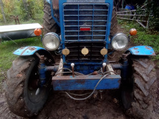 Vind tractor tot cu agregate 3700e pret fix.