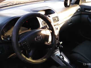 Toyota Avensis foto 6