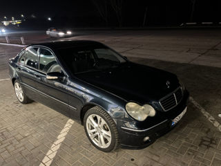 Mercedes C-Class foto 2