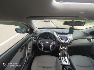 Hyundai Elantra foto 11