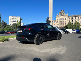 Tesla Model Y foto 9