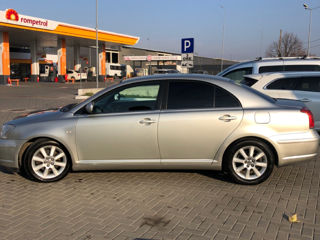 Toyota Avensis foto 2