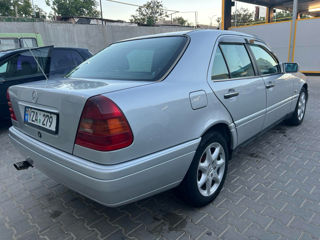 Mercedes C-Class foto 7