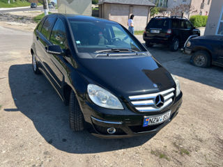 Mercedes B-Class foto 1