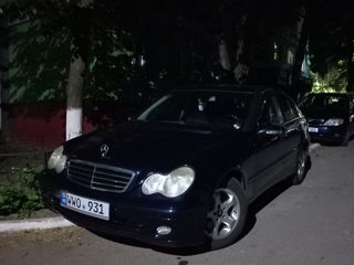 Mercedes C-Class foto 2