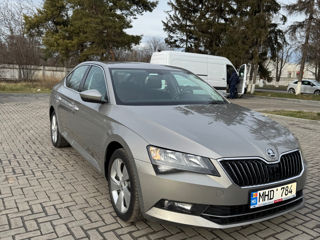 Skoda Superb foto 2