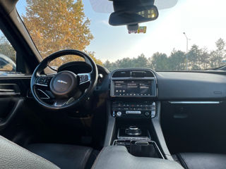 Jaguar F-PACE foto 8