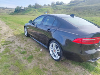 Jaguar XE foto 2