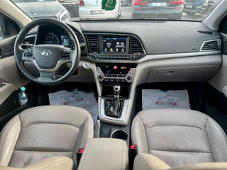 Hyundai Elantra foto 6
