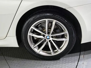 BMW 5 Series foto 3