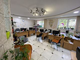 Chirie Spatiu comercial (salon frumusete, oficiu e.ec.t.r) ampl.foarte buna 108 m2,str. Negruzzi,