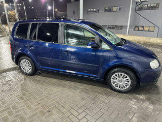 Volkswagen Touran foto 3