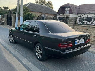 Mercedes E-Class foto 3