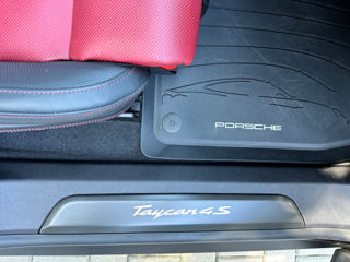 Porsche Taycan foto 14