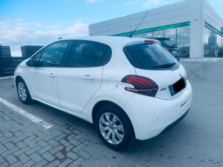 Peugeot 208 foto 4