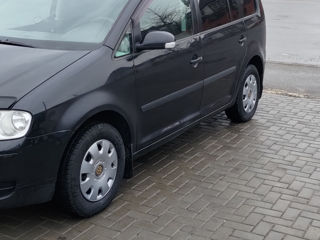 Volkswagen Touran foto 3