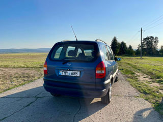 Opel Zafira foto 2