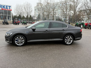 Volkswagen Passat foto 2