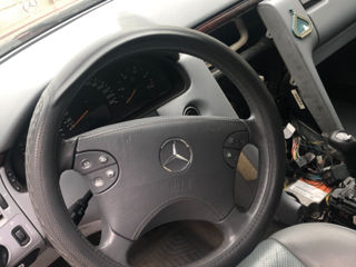 Mercedes E-Class foto 2