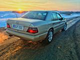 Mercedes Series (W124) foto 2