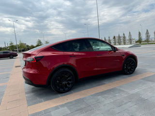 Tesla Model Y foto 2