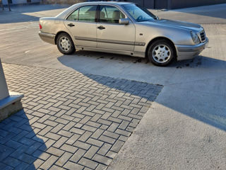 Mercedes E-Class foto 4