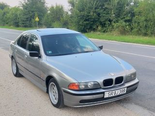 BMW 5 Series foto 1