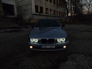 BMW 5 Series foto 3