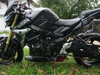 Suzuki GSR 750 Freegum foto 2