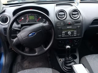 Ford Fiesta 3D foto 7