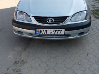 Toyota Avensis foto 9