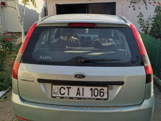 Ford Fiesta foto 2