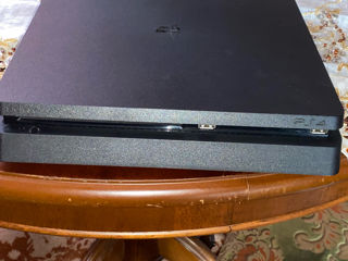 PlayStation 4 Slim foto 2