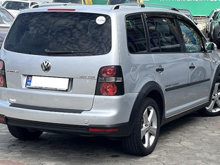 Volkswagen Touran foto 3