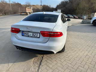 Jaguar XE foto 4